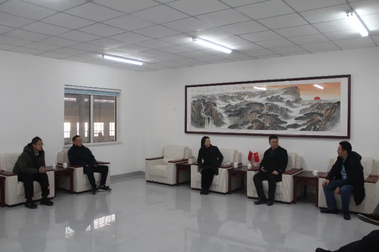 Tekið á móti sendinefnd frá arkitektúrháskólanum í Shandong til að heimsækja álverið og kanna samvinnu